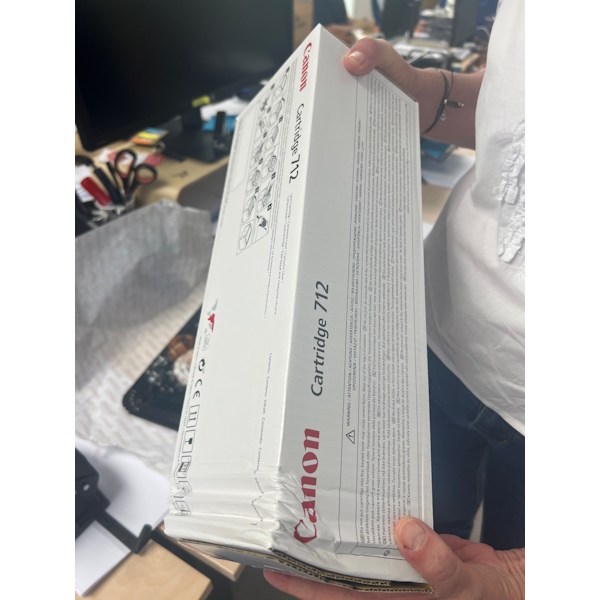 Toner CANON 712  LBP3010 LBP3100 1.500p. **caja dañada, interior sin abrir**